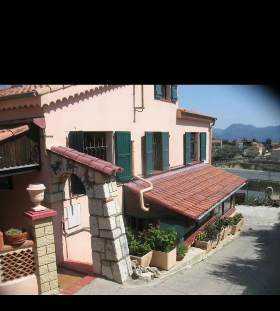 ניס Chambre Au Calme Sur Les Collines בית אירוח